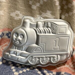 Vintage 1994 Thomas the train aluminum Wilton cake pan